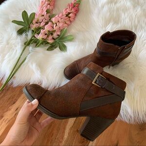 JUST FAB—Block Heel Ankle Bootie. Burnt red. Sz 6‎